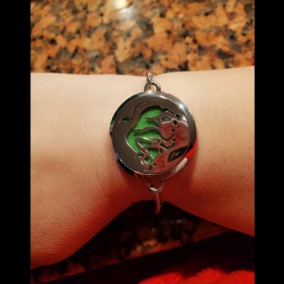 Scorpio Diffuser Bracelet for Essential Oils - Picture 3 of 3